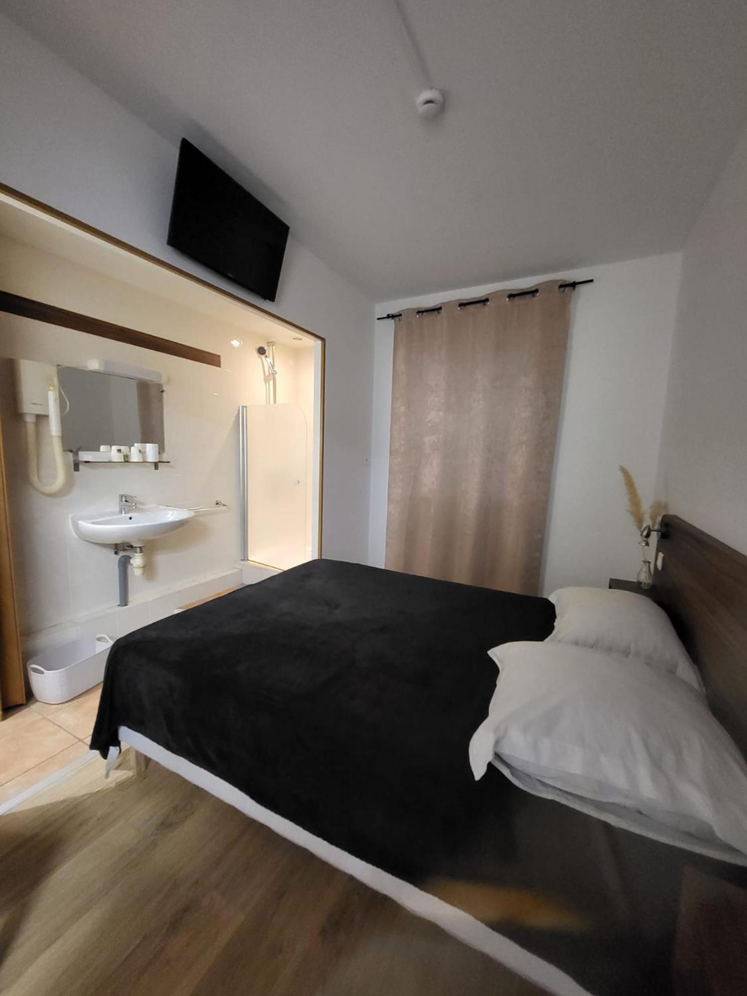 Hotel Les Rosiers La Rochelle  Exteriör bild
